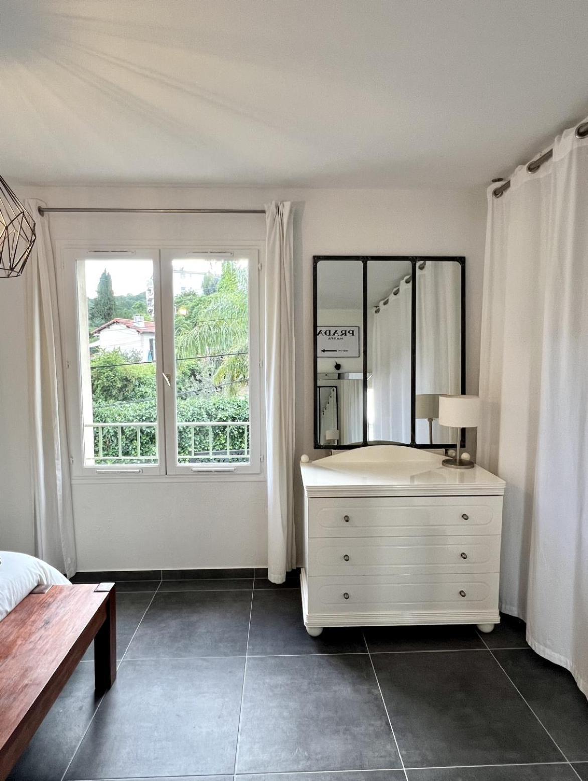 Maison De Charme Idealement Situee