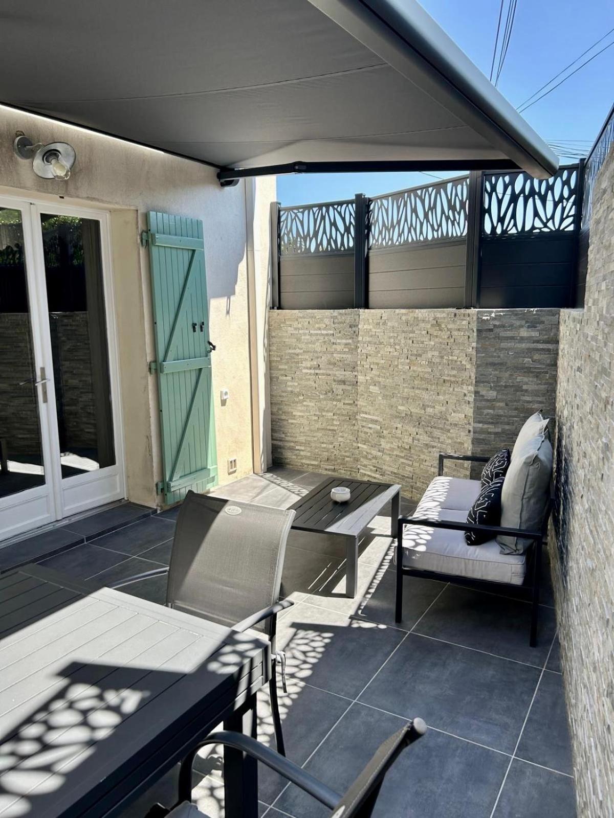 Maison De Charme Idealement Situee